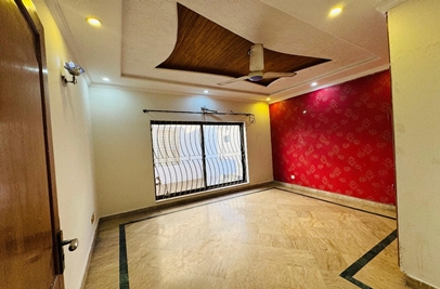 10 marla house for sale in Phase 5 DHA Lahore