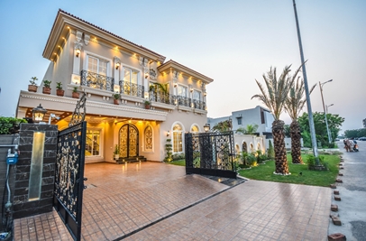 1 kanal house for sale in Phase 8 DHA Lahore