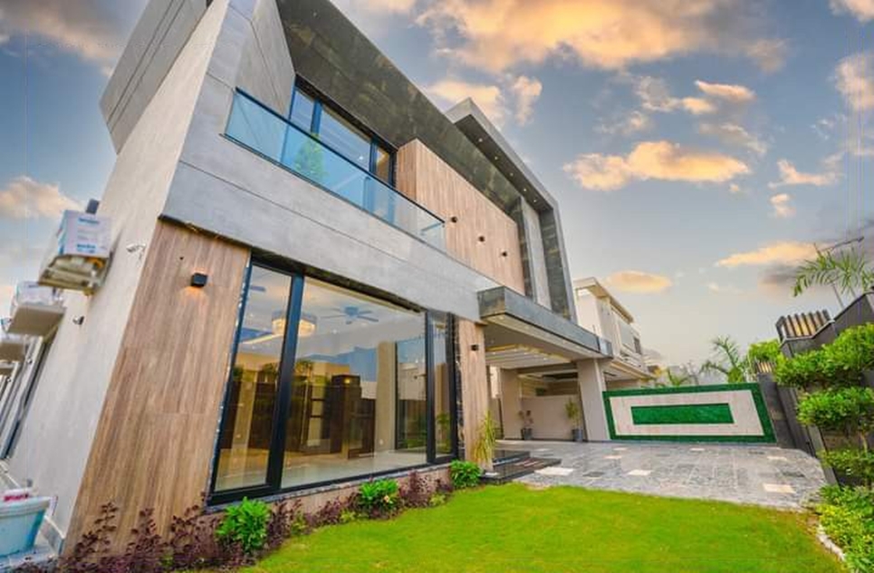 1 kanal house for sale in Phase 6 DHA Lahore