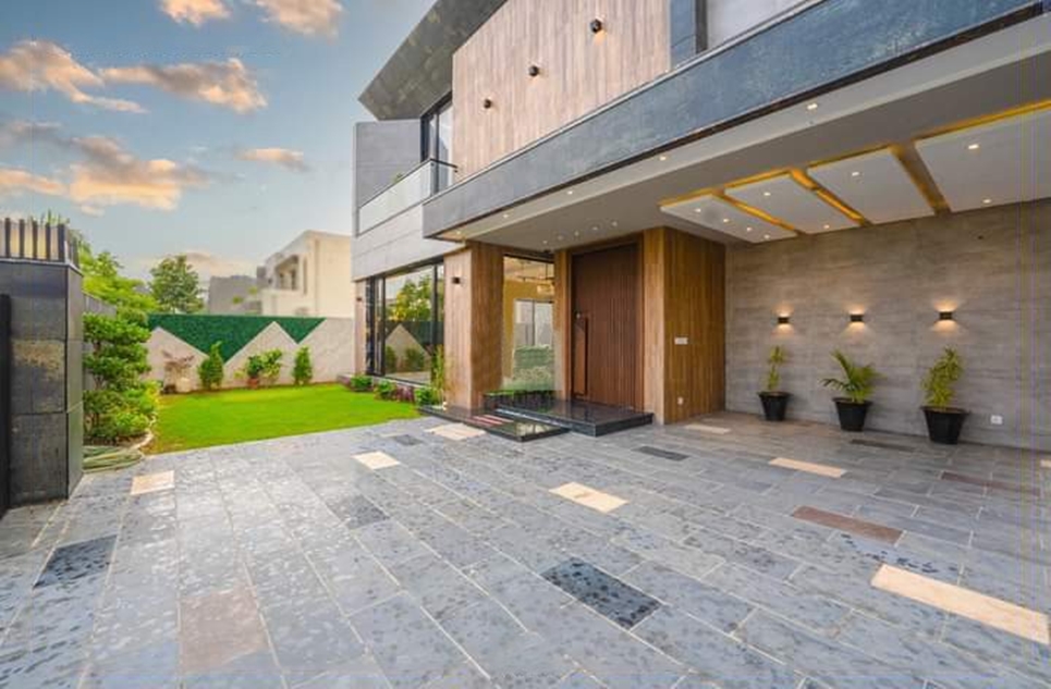 1 kanal house for sale in Phase 6 DHA Lahore