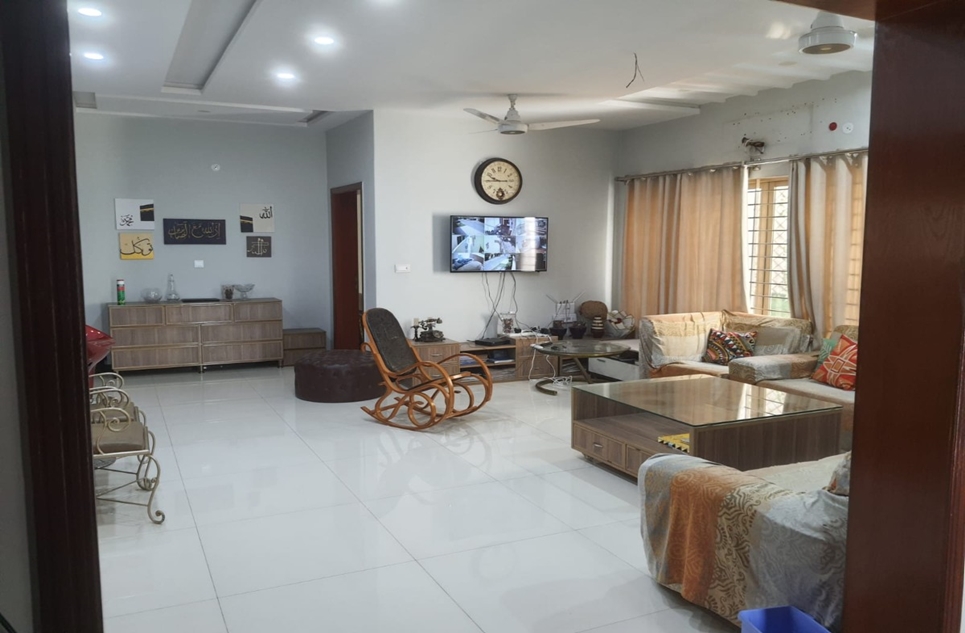 12 marla house for rent in Phase 1 Wapda Town Multan