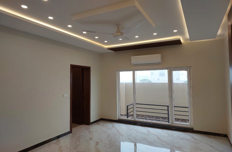 1 Kanal Beautiful House for Sale in Block X Phase 7 DHA Lahore