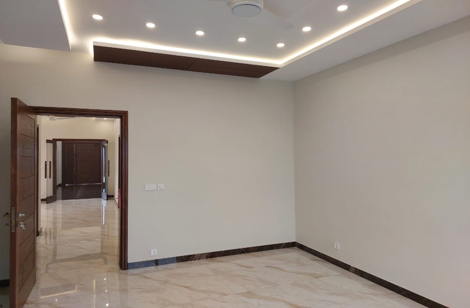 1 Kanal Beautiful House for Sale in Block X Phase 7 DHA Lahore