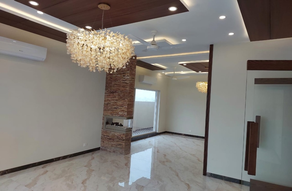 1 Kanal Beautiful House for Sale in Block X Phase 7 DHA Lahore