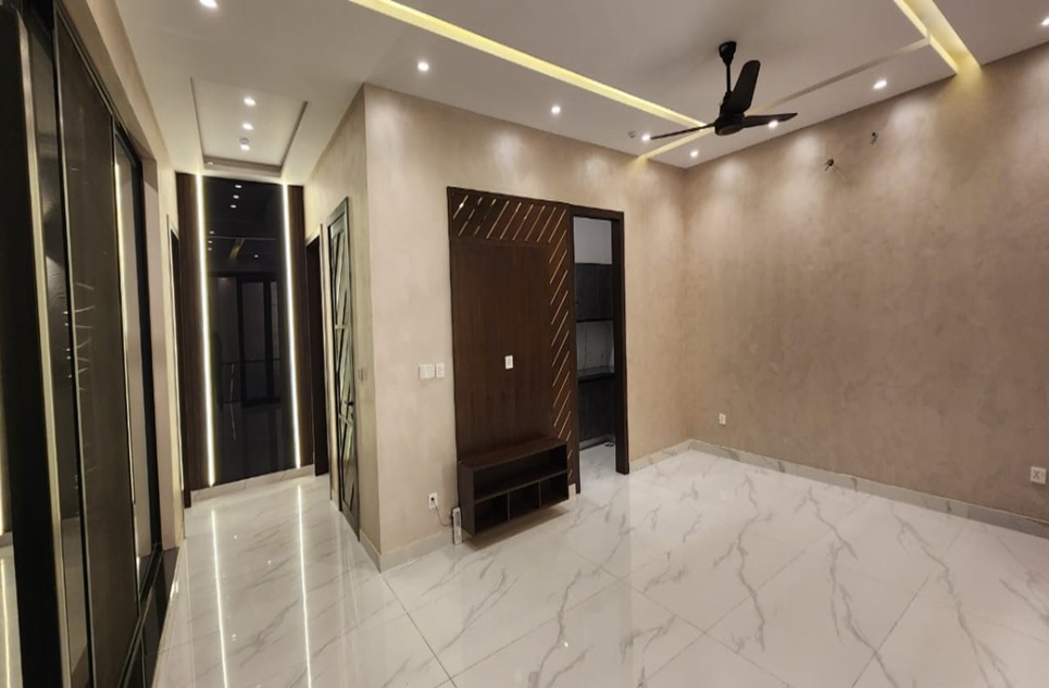 1 Kanal House for Sale in Phase 7, DHA Lahore 