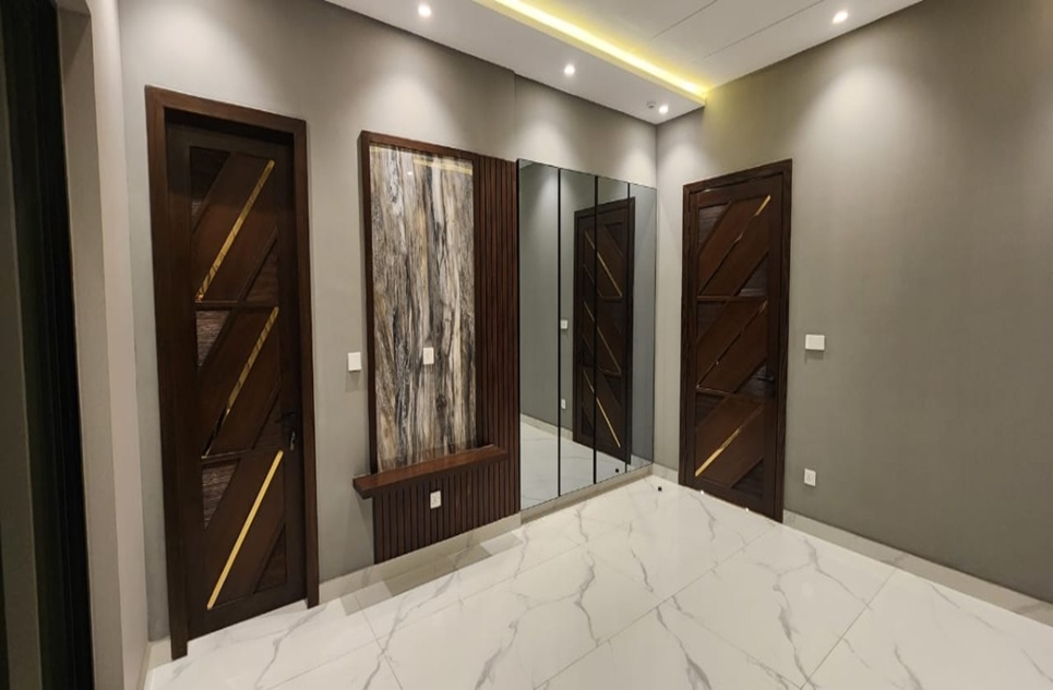 1 Kanal House for Sale in Phase 7, DHA Lahore 