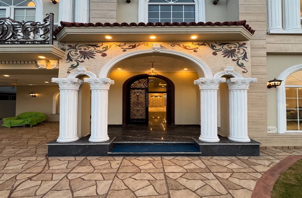 1 Kanal House for Sale in Block R, Phase 7, DHA Lahore