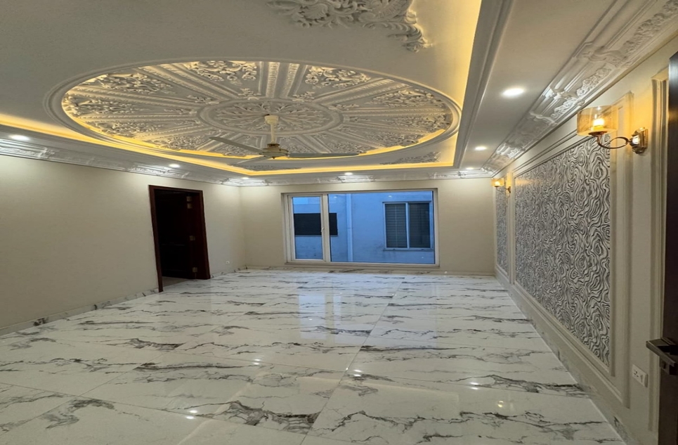 1 Kanal House for Sale in Block R, Phase 7, DHA Lahore