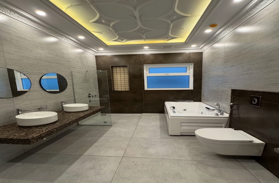 1 Kanal House for Sale in Block R, Phase 7, DHA Lahore